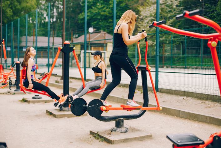 Outdoor-exercise-equipment-gyms